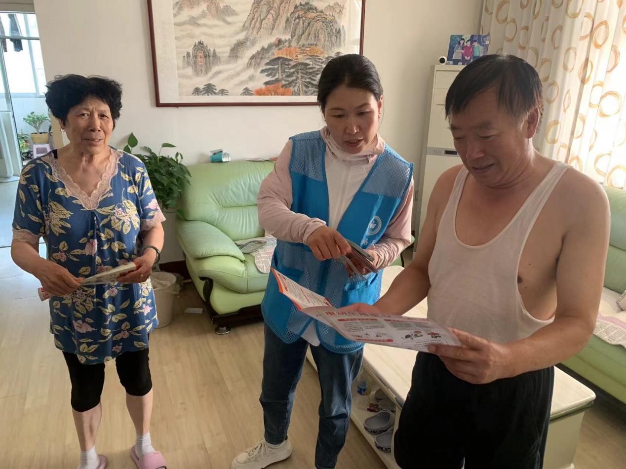 张王庄社区开展宣传送上门活动